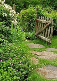 Der Gartenweg 50 Gartenwege Welche Sie Durch Den Aussenbereich Fuhren Garten Gestalten Garten Landschaftsbau Und Garten