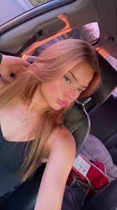 Justine Drake's Instagram, Twitter & Facebook