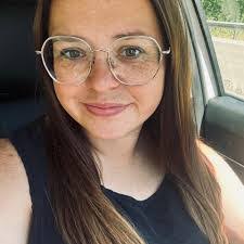 Nina Shoemaker's Instagram, Twitter & Facebook