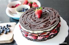 So sollte dein kuchen perfekt werden, bei mir hat es jedenfalls funktioniert! Naked Cake Eine Wunderschone Torte Ohne Backen Glutenfrei Laktosefrei Eifrei Kochtrotz Lieblingsrezepte Fur Dich Mit Tausch Zutaten