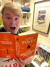 Lucy Foley 💙💛🇺🇦 (@lucyfoleytweets)