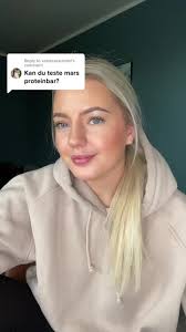 Vanessa Sundet Straight