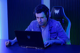 The helios 300 drops you right into the game with everything you need to obliterate the opposition on a blisteringly fast 240hz 1 /3ms 2 display. Acer Predator Helios 300 And Acer Nitro 5 Return With Refreshed Specs