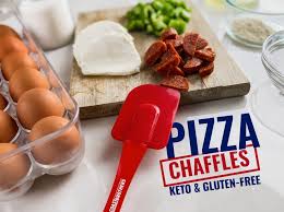 This chaffle pizza recipe is the perfect way to eat pizza on keto! Fer8ixayqle4xm