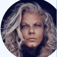 April Applegate's Instagram, Twitter & Facebook