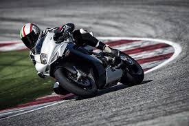 F3 rc in neuwertigem zustand 4183km aber mit werksneuem motor mit 0km, neue mv agusta f3 800 rc amg 2016 kanzel, maske. Mv Agusta F3 800 Drei Zylinder Im Sportlertrimm Magazin
