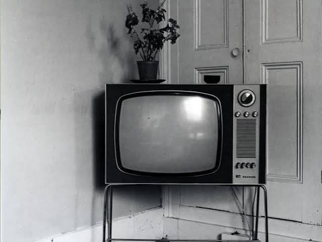 how worlds first tv remote made history details | कैसे बना था दुनिया का पहला रिमोट, क्या है इसके बनने की कहानी, जानें सबकुछ | Hindi News, टेक