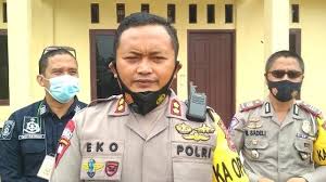 Terdahulu, baju jumpsuit yang dipakai ashira atau nama sebenarnya sharifah nur ashira. Https Palembang Tribunnews Com 2021 06 05 Kisah Odan Eks Asisten Stefan William Dijual Cewek Linggau Usia 1 Hari Ortu Angkat Di Kertapati Https Cdn 2 Tstatic Net Palembang Foto Bank Images Odanibukandung Jpg Instagramodan Uwawaw Influencer
