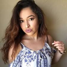 Elizabeth Cabrera's Instagram, Twitter & Facebook