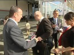 En france, on retrouve beaucoup de systèmes de bourses d'études, permettant aux étudiants qui n'ont pas les moyens financiers d'accéder à l'université ou certaines écoles. Rassemblement Des Temoins De Jehovah Video Dailymotion