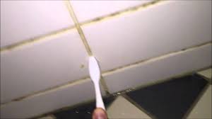 met deze tip kun je afscheid nemen van vieze voegen in je badkamertegels tips en weetjes douche schoonmaken douchedeur schoonmaken douchekop schoonmaken