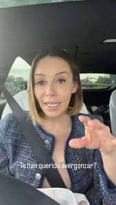 Un canto de júbilo y confianza inquebrantable en la salvación divina.  #RosieRivera #FotoVersiculos #FeenDios