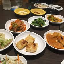 スクンビットプラザはバンコクのコリアンタウン 韓国スタイルの焼肉店多数 焼肉 家庭料理 韓国の家庭料理