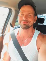 Make a wish... #instafit #muscle #goodvibes #menfitness #men #night #hunk  #fitness #gymlover #fantasy #power #fitnessmotivation