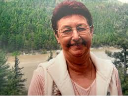 Is it possible to have 2 photos made into a video some how thanks