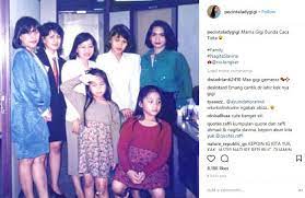 Hamil muda tapi gaya nagita slavina tetap kece bak anak abg, sandal outdoor lucu milik istri raffi ahmad jadi sorotan, netizen: Beredar Foto Ibunda Nagita Slavina Saat Muda Netizen Cantiknya Sampai Sekarang Tabloidbintang Com