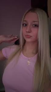 Lilli Hammond's Instagram, Twitter & Facebook