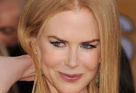 Como reza el dicho, no es oro todo lo que reluce, el botox tiene una serie de efectos secundarios dañinos para la salud de tu piel que debes tener muy en cuenta antes de hacerte el tratamiento rejuvenecedor. El Botox Da La Felicidad Sabes Por Que The Luxonomist