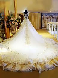Dieses prinzessin brautkleid aus spitze und tüll verspricht mit seinem glamourösen mit schmucksteinen besetzten gürtelband, dem. Prinzessin V Ausschnitt Kathedrale Schleppe Brautkleid Mit Strasssteinen Und Pailletten Dresstells Com