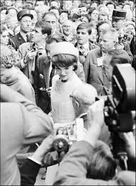 According to the jackie kennedy biography america's queen by sarah bradford, queen elizabeth reluctantly waived her rule about divorce for the occasion, but retaliated by excluding jackie. You Ll Never Believe The Real Reason Queen Elizabeth Ii Didn T Like Jacqueline Kennedy