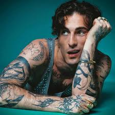 this made me tear up 🥹💔 @damianodavid performing Born With a Broken Heart  at @isleofmtv in malta tonight! pure magic✨️🫶🏻 📽: mtv