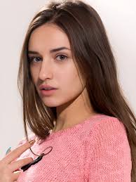 Gloria Sol (Model) Age, Height, Photos, Bio, Boyfriend, Weight, Career and  More