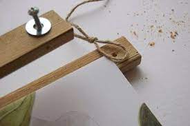 Matsutake A Great Way To Hang Posters Wood Slats And Twine Diy Poster Frame Poster Hanger Diy Hanger Diy