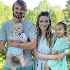 They were married in a beach wedding in puerta. Why Bachelor Nation Exes Evan And Carly Reunited For Mother S Day E Online Deutschland