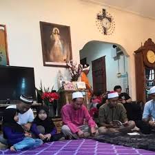 Doa orang meninggal allahummaghfirlahu inspirasi kehidupan bacaan doa untuk orang meninggal dunia di islam bacaan doa untuk orang meninggal dunia fimadani. Viral Foto Tahlilan Di Rumah Warga Non Muslim Ini Kisah Di Baliknya Hot Liputan6 Com