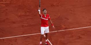 Novak đoković je lošije odigrao prvi deo meča iako je imao aktivan rezultat 1:1 u setovima i 1:3 u trećem setu kada je usledio prekid zbog kiše. Novak Djokovic Won Roland Garros Newsylist Com
