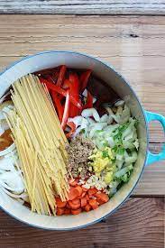 One Pot Peanut Sesame Noodles Vegetables Ohmyveggies Com Recipe Recipes Vegetarian Recipes Asian Recipes