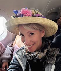 The half-and-half hat! Perfect thing to wear when you're of two minds about  going out