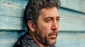 Emreya kınay is a turkish actor, he was born in istanbul,turkey. Emre Kinay Dan Genc Oyuncular Icin Sok Ifadeler