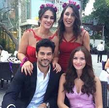 Fahriye Evcen Burak Ozcivit New Fromwedding Actores Actrices De Telenovelas Camisa Negra