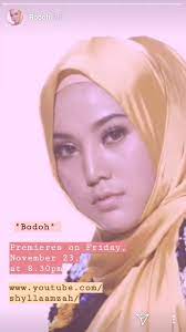 Neelofa dari mrsm (maktab rendah sains mara) dan dia memperoleh 10a dalam spm. Sesuailah Sangat Dengan Penyanyinya Alamak Shila Amzah Kena Hadap Gurau Kasar Dengan Netizen Sebab Bodoh Media Hiburan