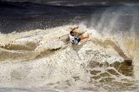 Italo ferreira holds a broken board on his opening wave of the men's gold medal match at the match that got brazil's italo ferreira the inaugural gold medal in olympic surfing began with his. Nld6gtkrfvpoxm
