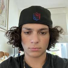 Stream Andrew Bremer music