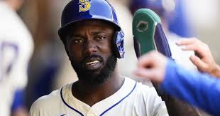 Woo pitches seven strong innings, Mariners score twice in sixth and beat  the Giants 4-3