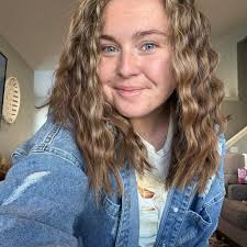 What are some good polyamorous and reverse harem romance books with hockey  themes?