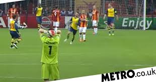 I want to make sure i can see all the other players and where the ball is as much of the time as i can manage. Wojciech Szczesny Explains His Reaction To Aaron Ramsey S Best Arsenal Goal Metro News