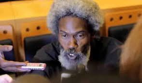 ASSANE DIOUF EST TORTURE ET ISOLE DANS UNE CELLULE, ET SA JAMBE EST CASSEE 