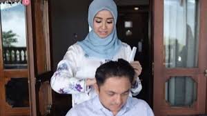 Engku emran menikah dengan laudya cynthia bella pada 8 september 2017. Sepupu Laudya Cynthia Bella Malah Minta Foto Bareng Engku Emran Tribunnews Com Mobile