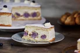 Windbeutel Kasesahnetorte Mit Blaubeer Creme Backen Mit Globus Sallys Welt 80 Kase Sahne Torte Backen Windbeutel