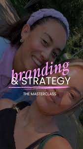 Toen ik begon met weer een nieuwe side hustle, deed ik dat letterlijk  tussen alle bedrijven door 🤣 Overdag werkte ik gewoon op kantoor en 's  avonds dook ik in mijn eigen