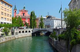 Liubliana, la capital de eslovenia, alberga 36 embajadas y en todo el país hay un total de 60 consulados y otras un representaciones. Ljubljana History Facts Points Of Interest Britannica