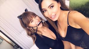 Lela Star X Riley Reid Share Huge Cock - Pornhub.com