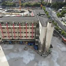 Termasuk upaya konservasi bangunan kuno dan bersejarah. Gedung 7 600 Ton Di Shanghai Berjalan Ke Lokasi Baru Dengan 198 Kaki Robot Global Liputan6 Com