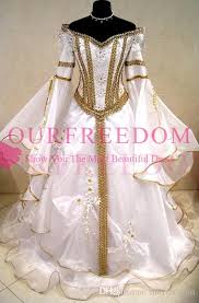 Mittelalter hochzeitskleid kleid hochzeit brautkleid keltische hochzeitskleider hochzeitskleider online alte kleider mittelalter kleidung prinzessin ideen für die hochzeit. Grosshandel Mittelalterliche Hochzeitskleid Hexe Keltischen Tudor Renaissance Kostum Viktorianischen Gotischen Gold Perlen Kristall 3d Flora Appliques Brautkleid Vintage Von Ourfreedom 142 63 Auf De Dhgate Com Dhgate