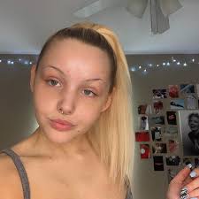 Chloe Fletcher's Instagram, Twitter & Facebook