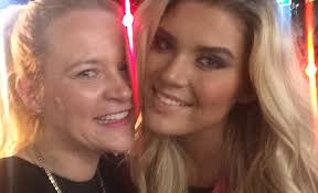 Upea Bea loisti lavalla